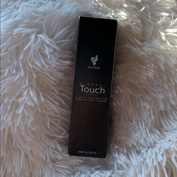 YOUNIQUE mineral touch liquid foundation TAFFETA